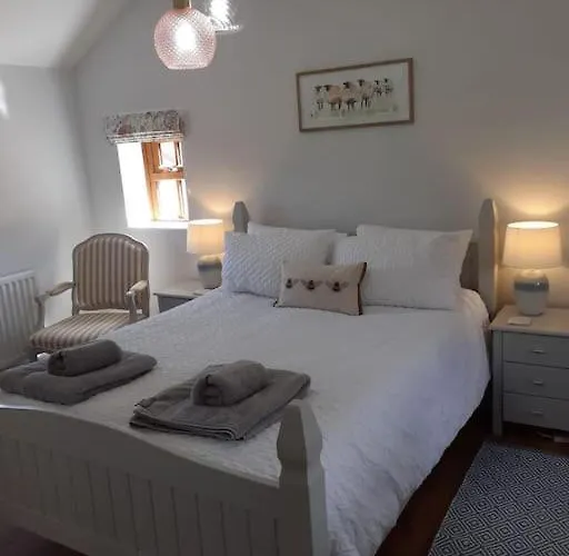 Meadowsweet @ Laneside 3*